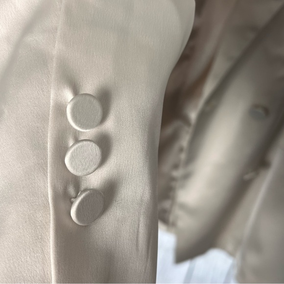City Chic Rylie Jacket in “Oat” Satin Blazer L/20 - Picture 8 of 15